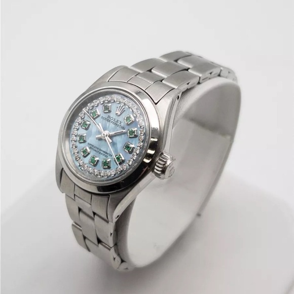 Authentic and genuine ROLEX with all genuine EMERALDS and DIAMONDS surrounding. - Picture 2 of 8